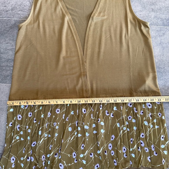 Logo open vest. Olive green and lavender. Size XS. - Picture 9 of 14